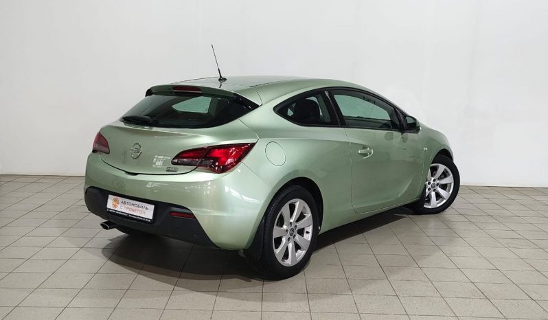 Opel Astra, 2011 full