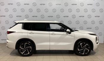 Mitsubishi Outlander, 2023 full